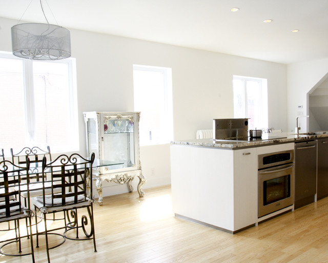 Фотография кухонного помещения белого цвета