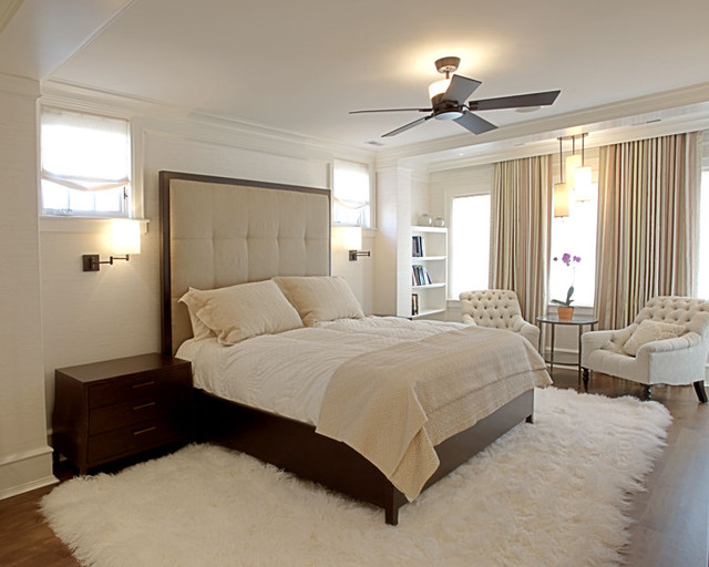 Фотография спальни с белым пушистым ковром