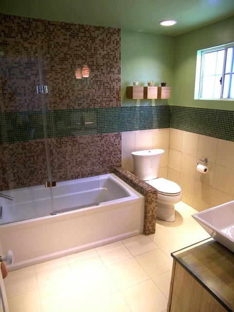 Прекрасный дизайн маленькой ванной комнаты