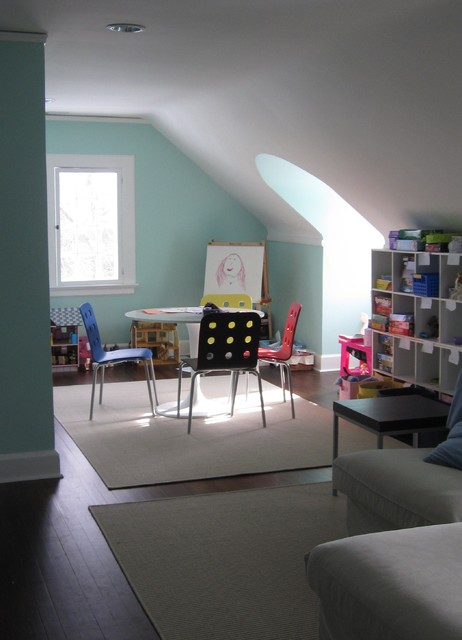 Фотография дизайна детской комнаты с зелеными стенами.