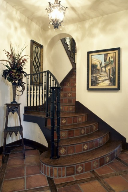 Прекрасный дизайн здоровой лестнице в доме