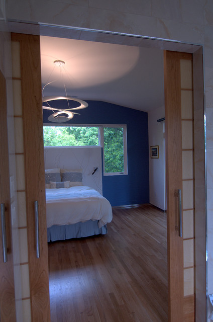 Современный дизайн спальни в голубых тонах